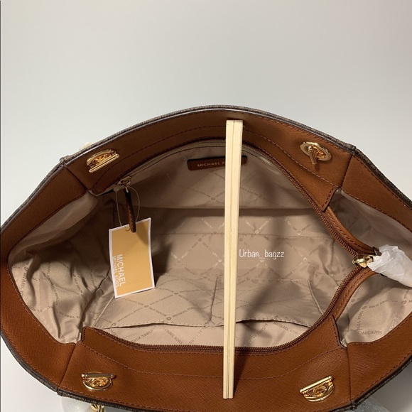 Michael Kors JST Large Chain Shoulder Tote - Picture 7 of 8